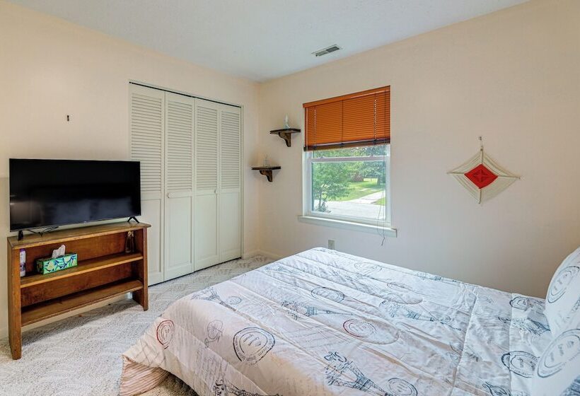 Morehead City Home ~ Walk To Beach Park!