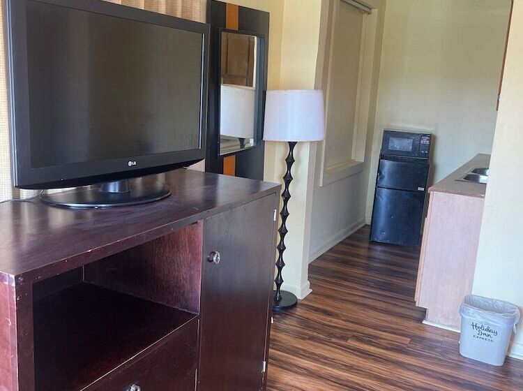 فندق على الطريق Economy Inn Jacksonville