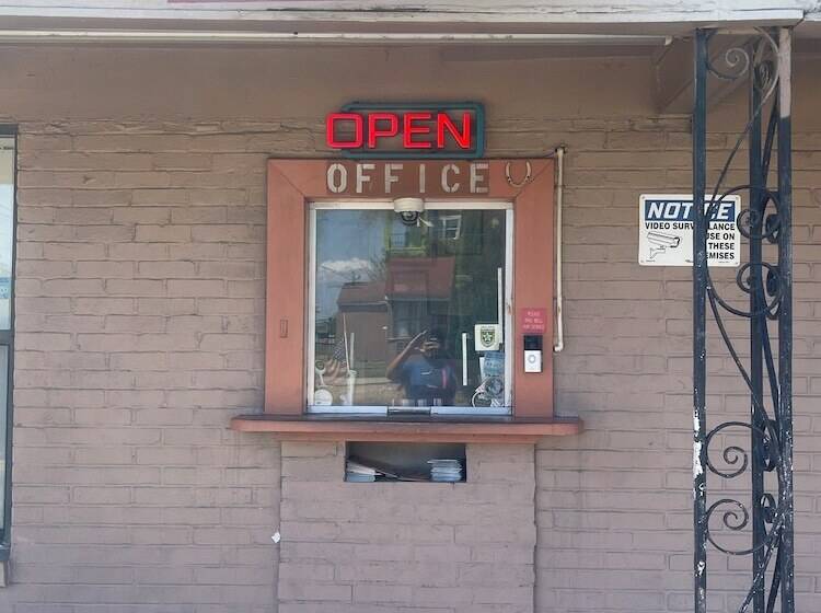 فندق على الطريق Economy Inn Jacksonville