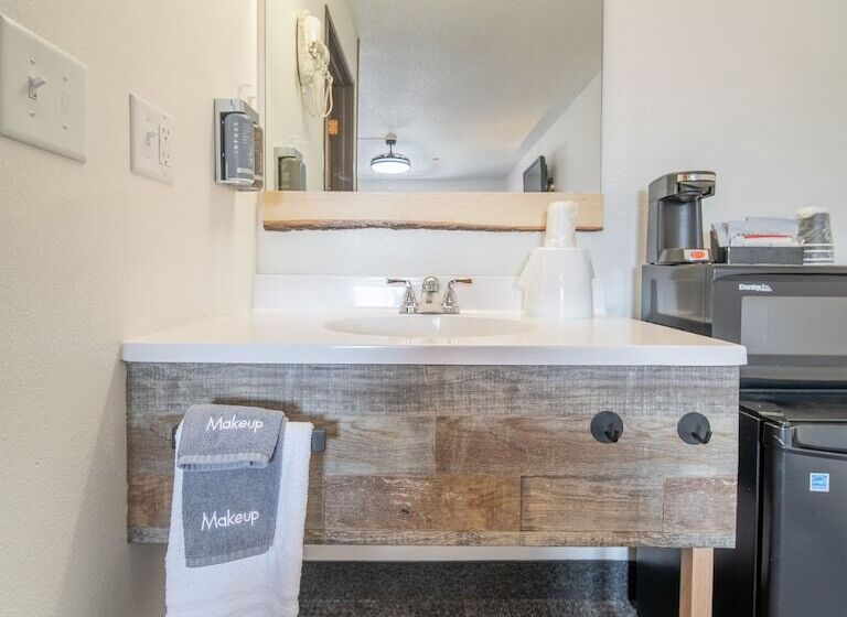 فندق على الطريق Hansen Inn And Cabins