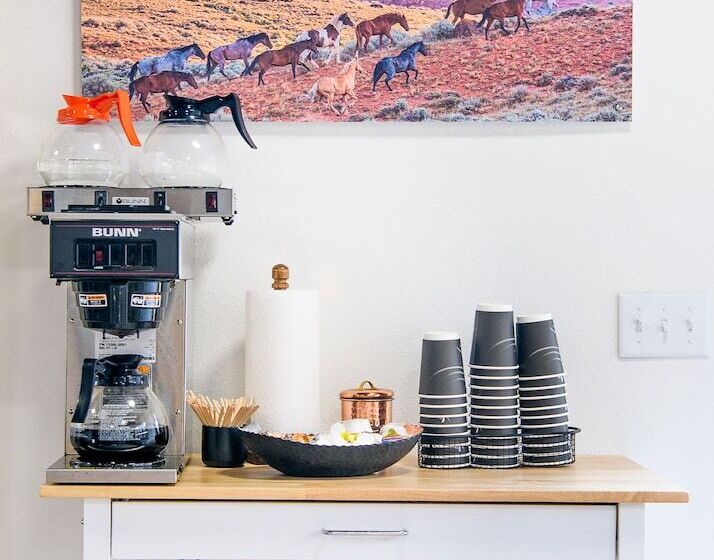 فندق على الطريق Hansen Inn And Cabins