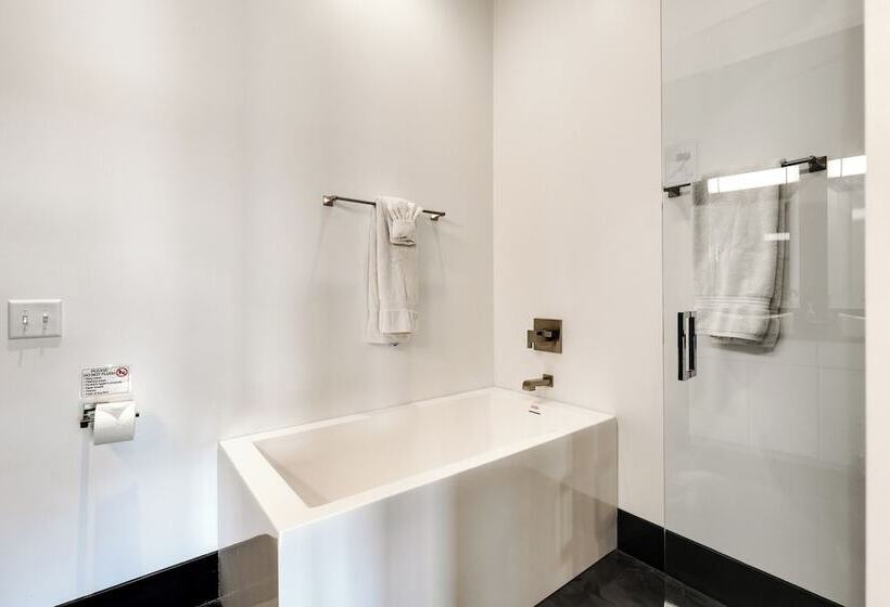 Motorcycle Themed Home In Spearfish W/ Hot Tub!