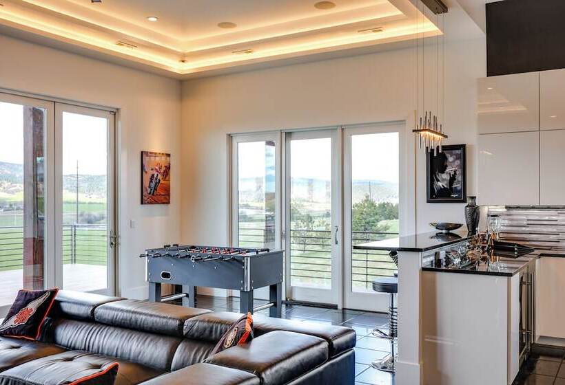 Motorcycle Themed Home In Spearfish W/ Hot Tub!