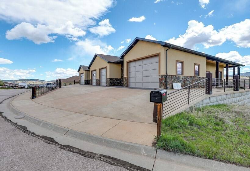 Motorcycle Themed Home In Spearfish W/ Hot Tub!