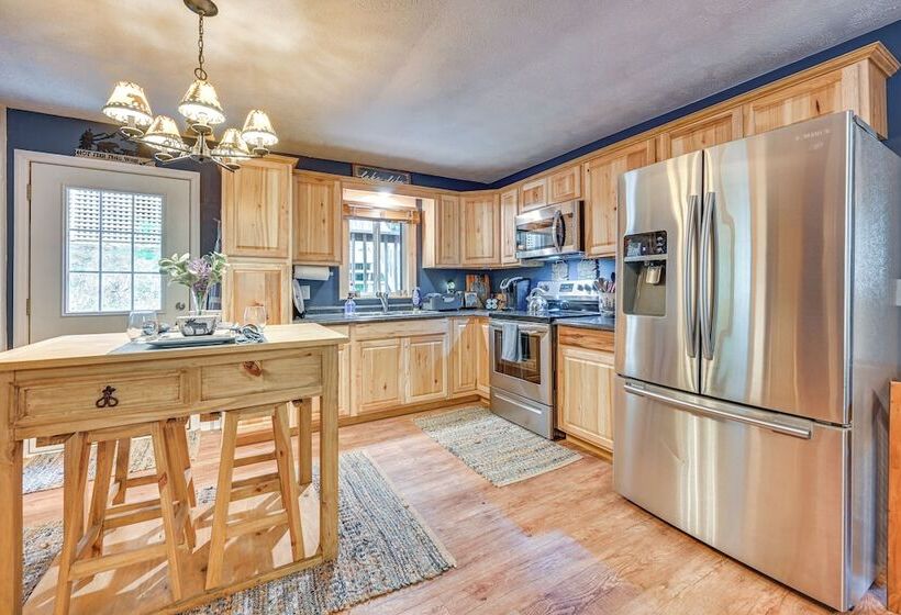 Murray Cabin W/ Hot Tub: Walk To Kentucky Lake!