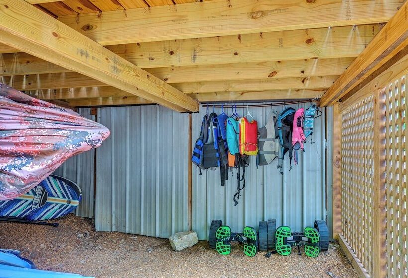 Murray Cabin W/ Hot Tub: Walk To Kentucky Lake!