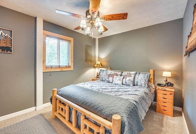 Murray Cabin W/ Hot Tub: Walk To Kentucky Lake!