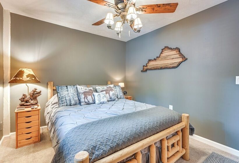 Murray Cabin W/ Hot Tub: Walk To Kentucky Lake!