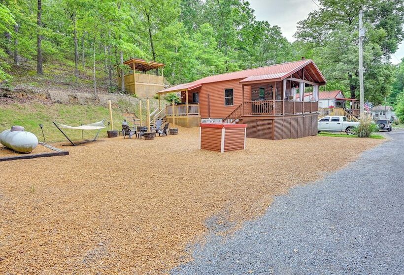 Murray Cabin W/ Hot Tub: Walk To Kentucky Lake!