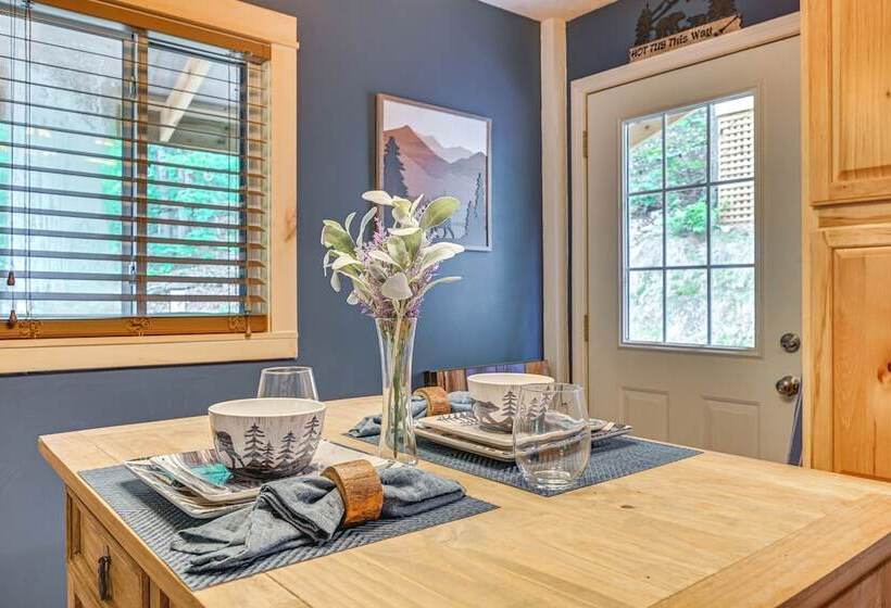 Murray Cabin W/ Hot Tub: Walk To Kentucky Lake!