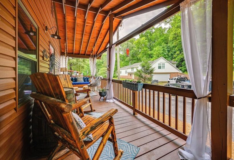 Murray Cabin W/ Hot Tub: Walk To Kentucky Lake!