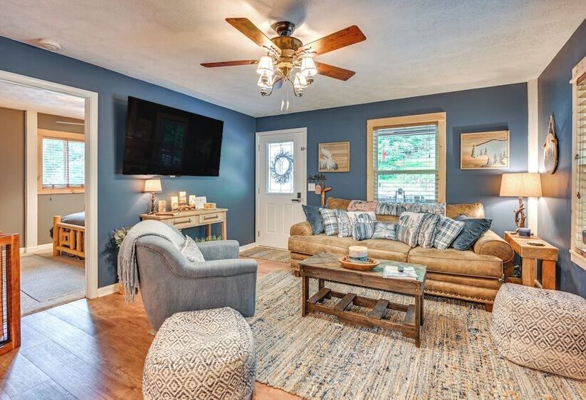 Murray Cabin W/ Hot Tub: Walk To Kentucky Lake!