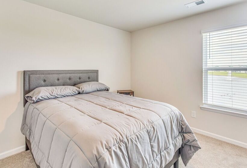 2 Mi To Golf: Myrtle Beach Home W/ Pool Access!