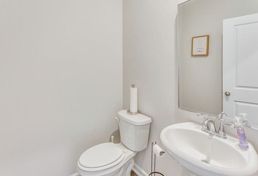 2 Mi To Golf: Myrtle Beach Home W/ Pool Access!