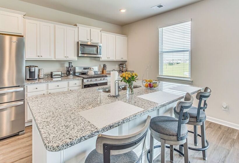 2 Mi To Golf: Myrtle Beach Home W/ Pool Access!