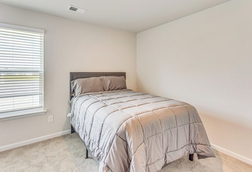 2 Mi To Golf: Myrtle Beach Home W/ Pool Access!