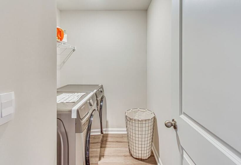 2 Mi To Golf: Myrtle Beach Home W/ Pool Access!