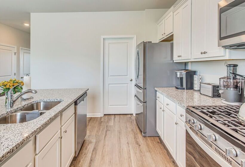 2 Mi To Golf: Myrtle Beach Home W/ Pool Access!