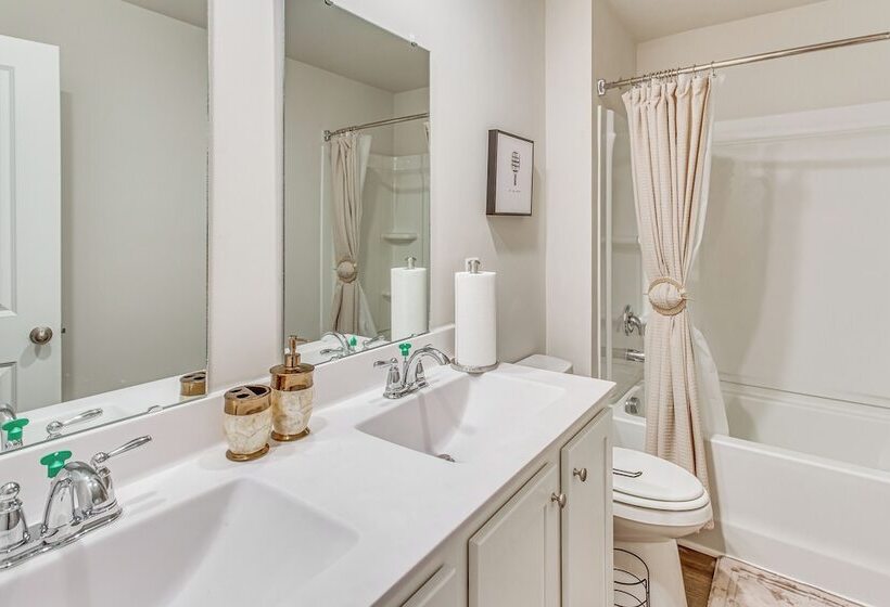 2 Mi To Golf: Myrtle Beach Home W/ Pool Access!