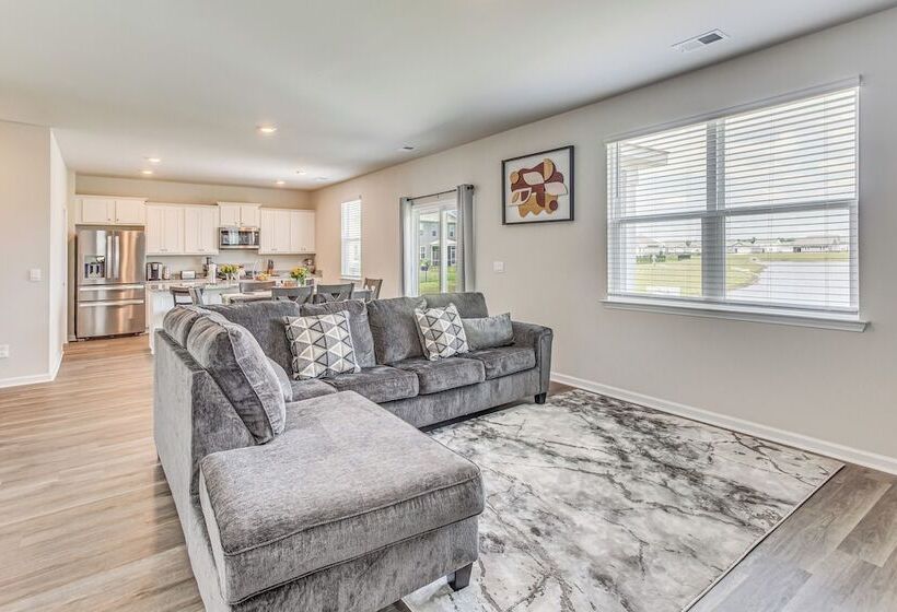 2 Mi To Golf: Myrtle Beach Home W/ Pool Access!