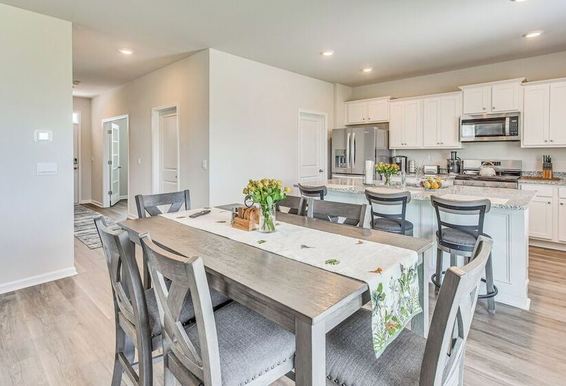 2 Mi To Golf: Myrtle Beach Home W/ Pool Access!