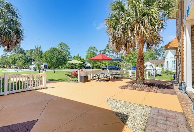 Newport Home W/ Private Balconies & Creek Access!
