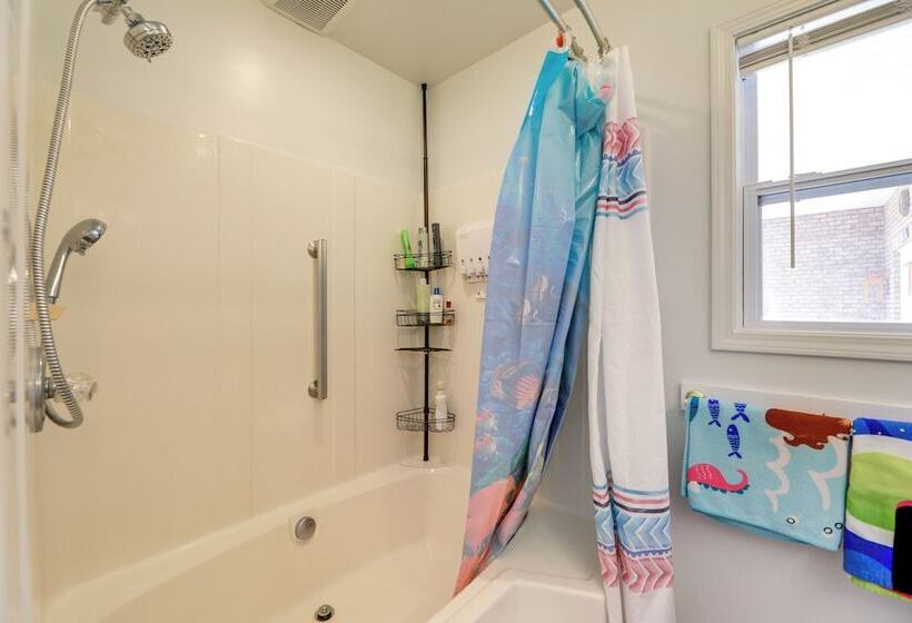 Newport Home W/ Private Balconies & Creek Access!