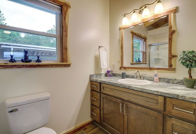 Newport Retreat: 12 Mi To Great Smoky Mountains!