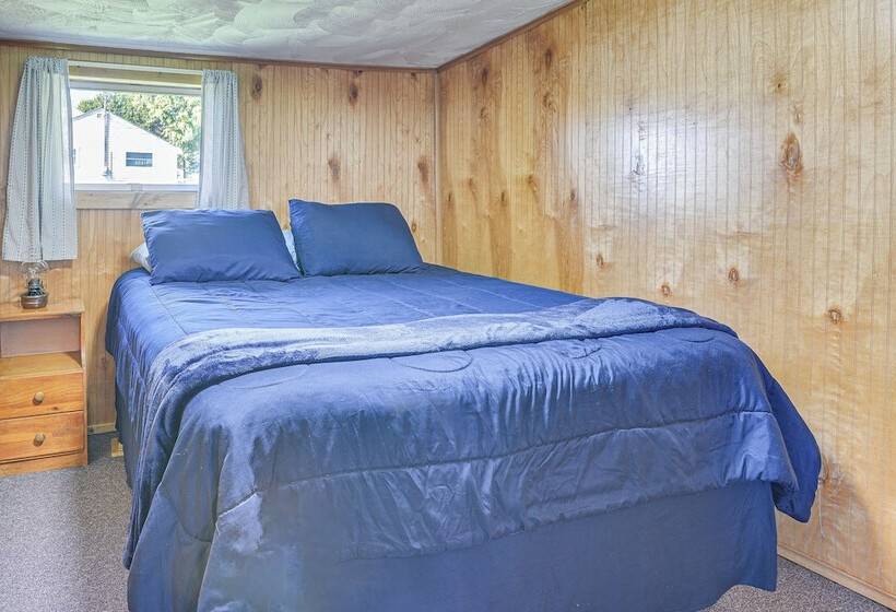 Ogdensburg Waterfront Cottage W/ Deck & Bbq Grill!