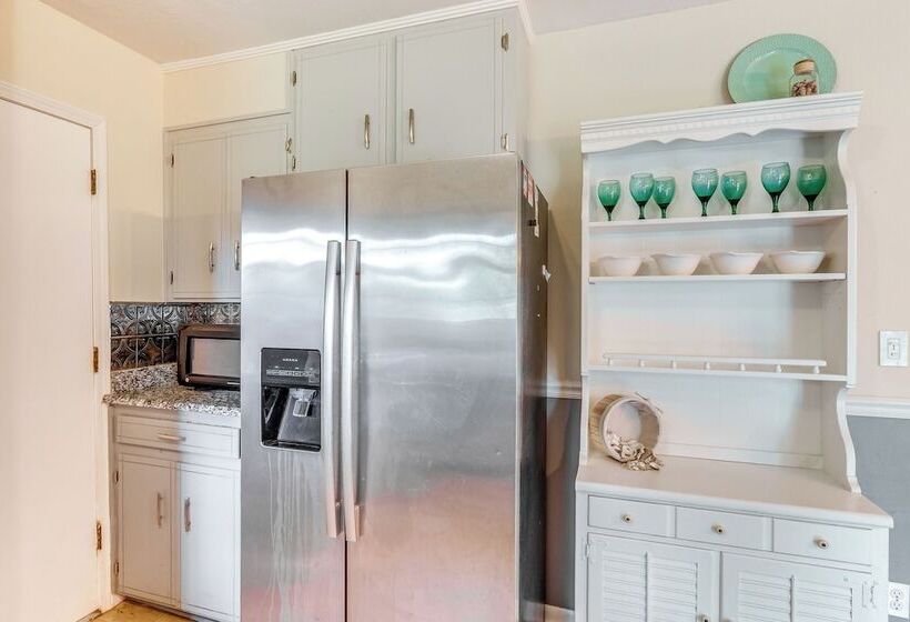 Pace Family Home: 1 Mi To Beach & Park!