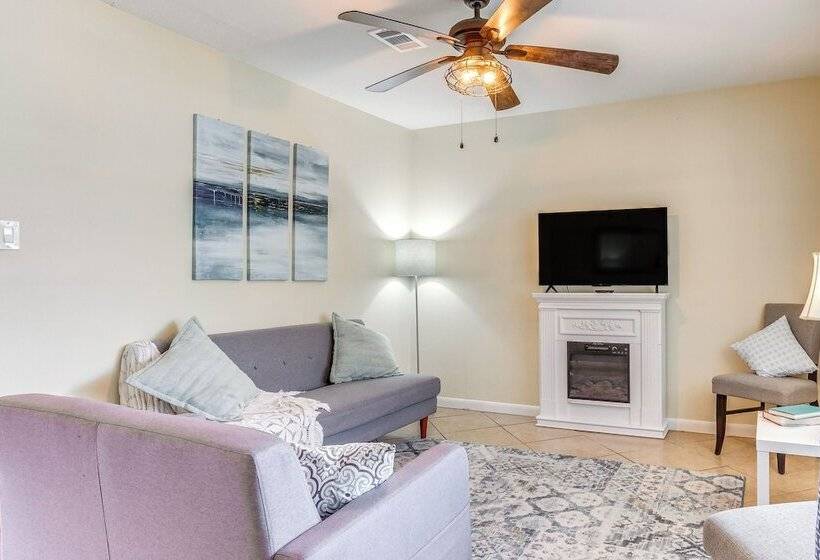 Pace Family Home: 1 Mi To Beach & Park!