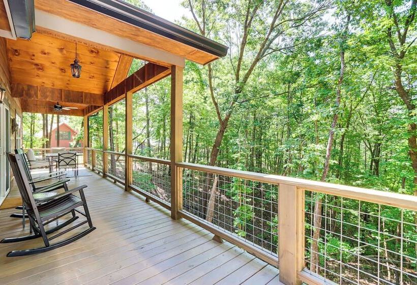Peaceful Blue Ridge Cabin, Forest View & Fireplace