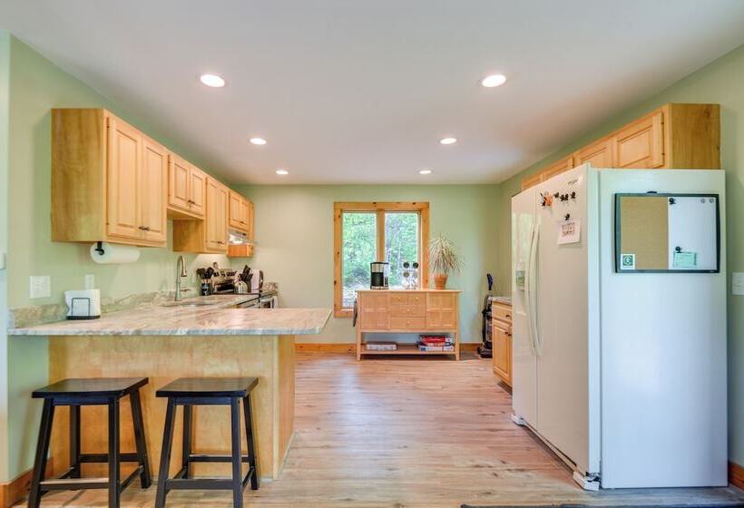 Peaceful Conway Home W/ Fire Pit & Grill