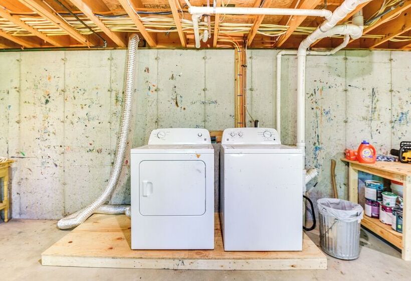 Peaceful Conway Home W/ Fire Pit & Grill