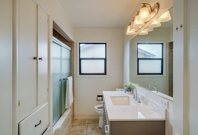 Peaceful Del Rey Oaks Retreat: 2 Mi To Beaches!