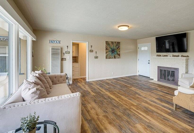 Peaceful Del Rey Oaks Retreat: 2 Mi To Beaches!