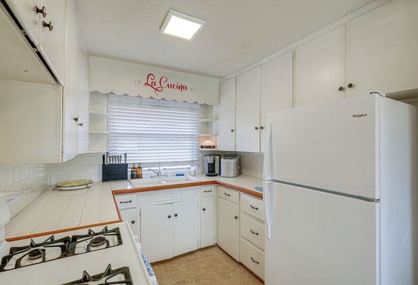 Peaceful Del Rey Oaks Retreat: 2 Mi To Beaches!