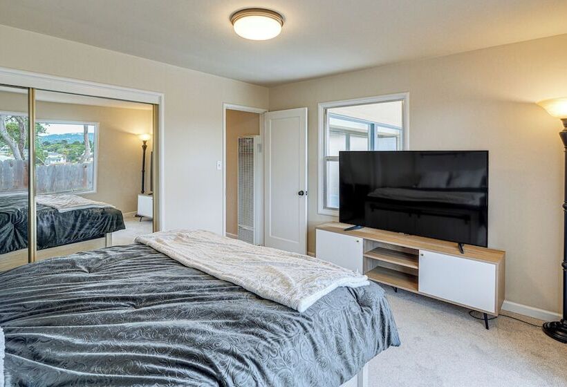 Peaceful Del Rey Oaks Retreat: 2 Mi To Beaches!