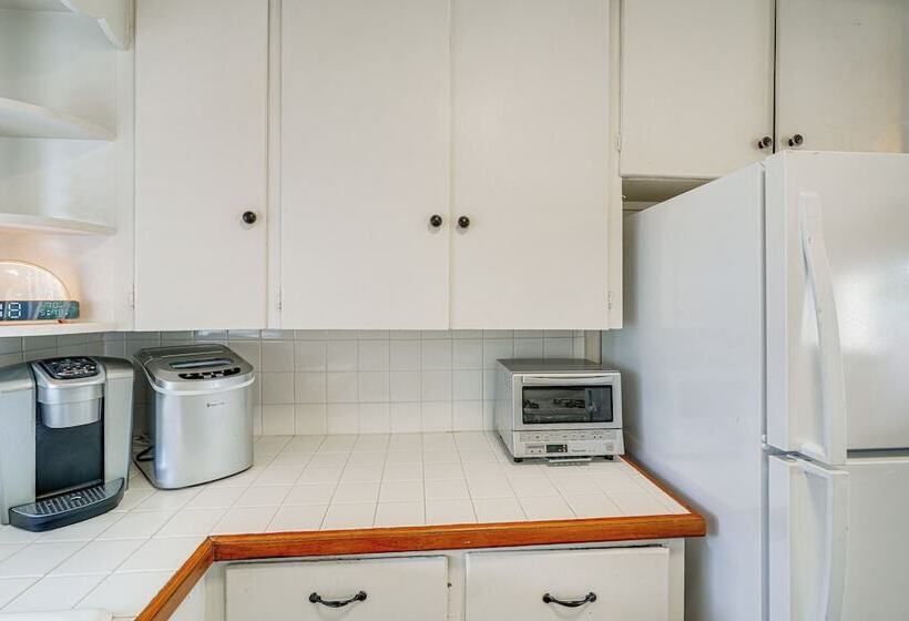 Peaceful Del Rey Oaks Retreat: 2 Mi To Beaches!