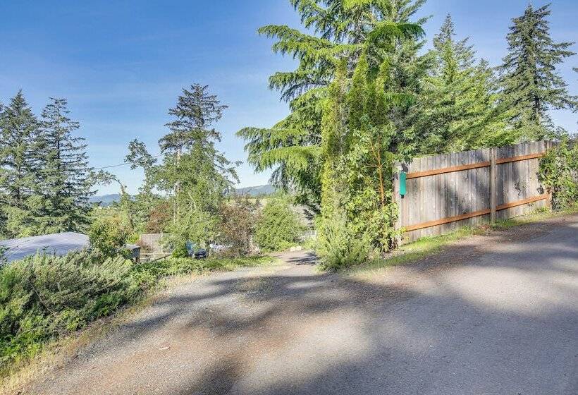 Peaceful Eugene Country Cottage W/ Mountain Views