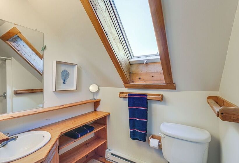 Peaceful Lubec Home W/ Views: Walk To Beach!