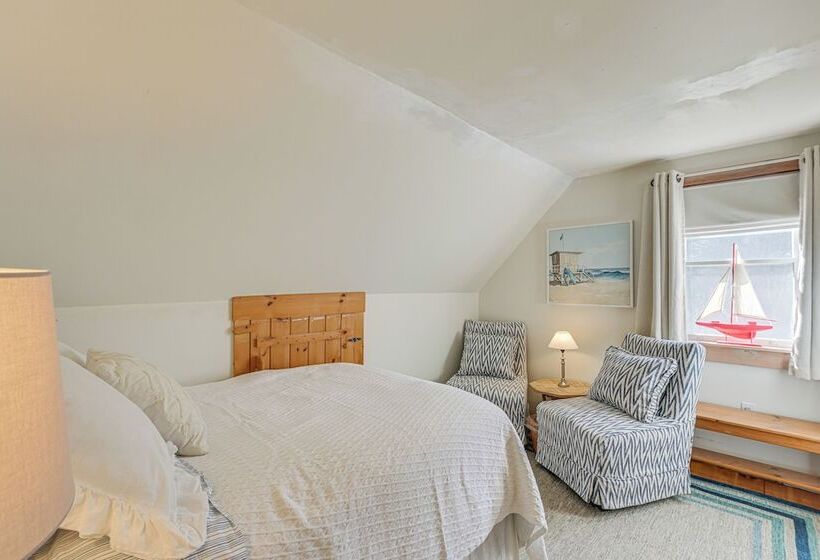 Peaceful Lubec Home W/ Views: Walk To Beach!