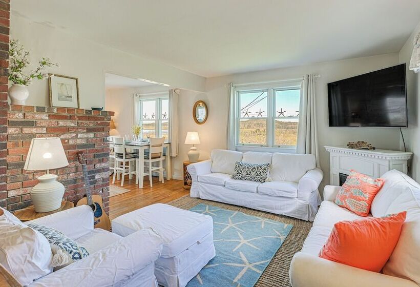 Peaceful Lubec Home W/ Views: Walk To Beach!