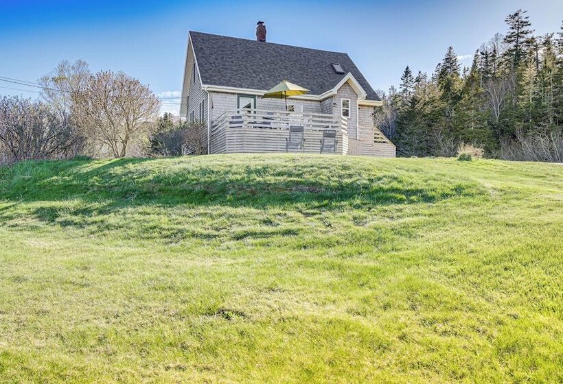 Peaceful Lubec Home W/ Views: Walk To Beach!