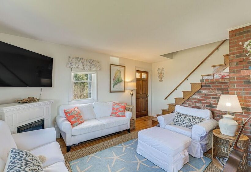 Peaceful Lubec Home W/ Views: Walk To Beach!