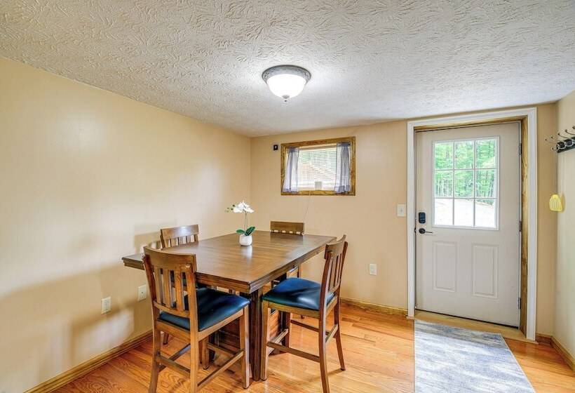 Peaceful South Holston Lake Cabin W/ Dock & Deck!