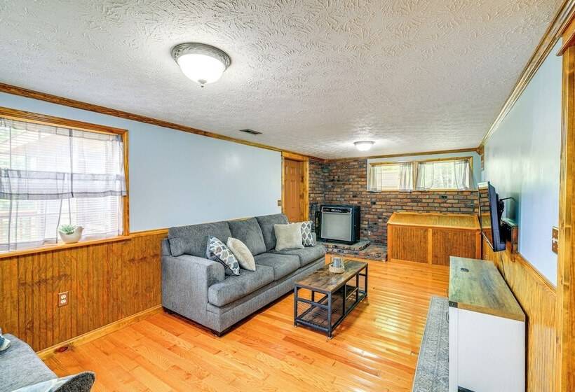 Peaceful South Holston Lake Cabin W/ Dock & Deck!