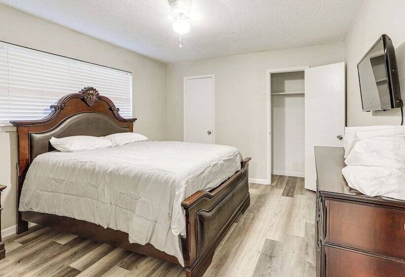 Pearland Home W/ Patio, 21 Mi To Downtown Houston!