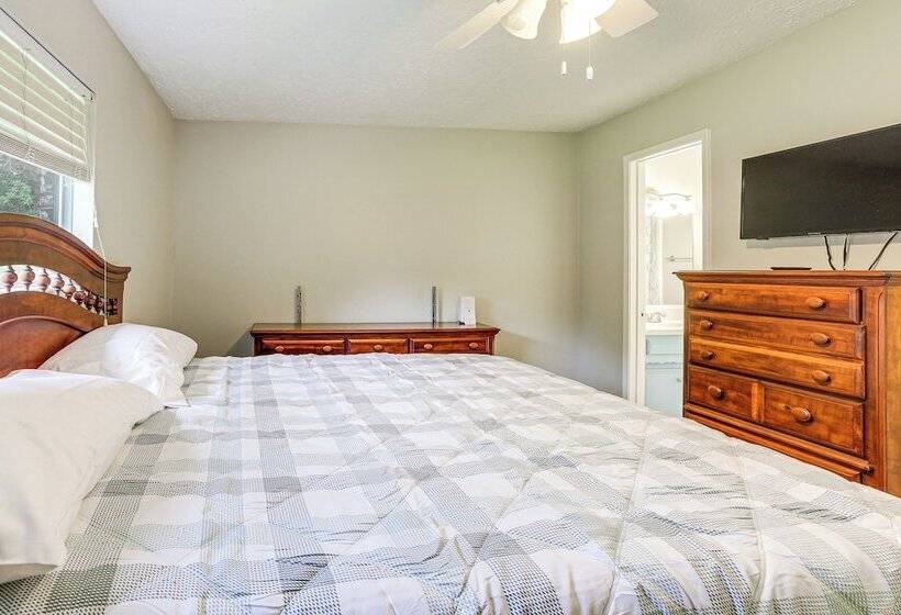 Pearland Home W/ Patio, 21 Mi To Downtown Houston!