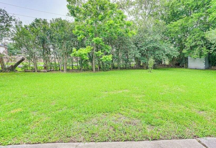 Pearland Home W/ Patio, 21 Mi To Downtown Houston!